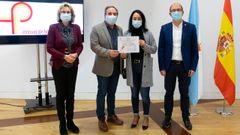 El alcalde Jos� Manuel Arias y la concejala Cristina Juiz recogieron el premio en Santiago