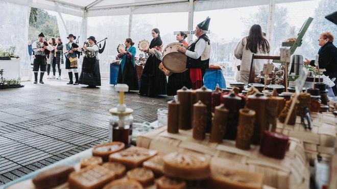 <span lang= gl >Imaxe do mercado celebrado no 2025 na paza San Gregorio</span>