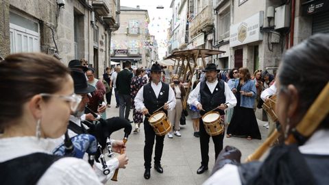 Festa das mozas en Xinzo de Limia. Ambiente por las calles