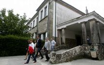 Las autoridades hab�an visitado el colegio Jos� Antonio en la presentaci�n del obradoiro de empleo.