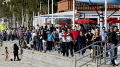 Vigo pasa de las inundaciones a la playa en solo tres d�as