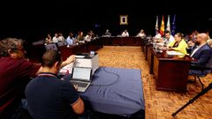 Adem�s de aprobarse las retribuciones de concejales y grupos, en el pleno se llev� a cabo el sorteo de las mesas electorales para el 23 de julio 