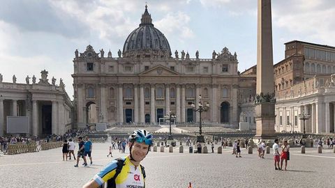 Pi�eiro, en la plaza de San Pedro, en el Vaticano