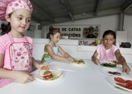 Lechuga, tomate y hasta k�tchup utilizaron en sus platos. 