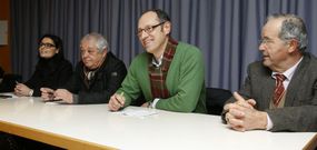 Lavandeira, segundo por la derecha, en el acto de presentaci�n. 