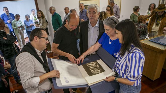 Inauguraci�n de la exposici�n �Homenaxe a Isaac D�az Pardo de Yolanda Carbajales� en el Mugart