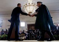 Karzai y Obama se saludan tras su encuentro.