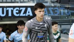 El guardameta del Celta Fortuna Coke Carrillo, antes del inicio del duelo frente el Cacere�o.