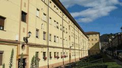 Uno de los bloques donde Adif posee viviendas