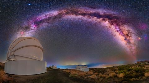 Imagen del two-meter twin telescope (TTT) del Teide.