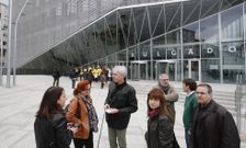 La actitud de los funcionarios desanim� a un grupo de arquitectos para visitar el edificio. 