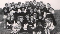 Un momento da entrega de premios na feesta do �plantel� de Mariz en 1970. As mulleres recibiron libros de coci�a e os homes outros regalos m�is variados, como escopetas