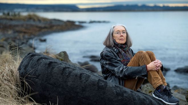 La poeta Anne Carson, retratada hace un a�o cerca de donde reside parte del a�o en Reikiavik.