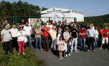 Los manifestantes exhibieron banderas nacionalistas y pancartas ante el helipuerto de Ruibo. 