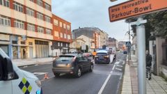 El veh�culo patrulla de la Polic�a Nacional fue retirado por una gr�a tras el alcance sufrido.