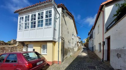 N�mero 1 de la calle Pecader�as, casa recientemente restaurada y pr�xima, aunque no anexa, al lienzo de la muralla