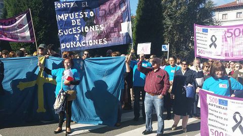 Concentracin en contra del impuesto de sucesiones en Oviedo.Concentracin en contra del impuesto de sucesiones en Oviedo 