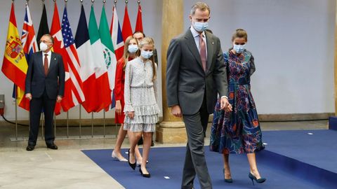 Los reyes, con los galardonados