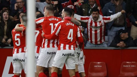 Derbi asturiano entre el Real Sporting de Gijon y el Real Oviedo en El Molin�n
