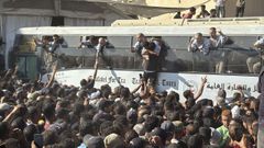 Un momento de la llegada de los prisioneros palestinos liberados al Hospital Nasser del sur de Gaza.