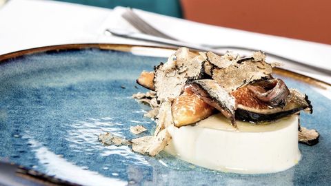 Restaurante Noi. Gianni Pinto se ha convertido en un referente de la cocina italiana con platos como la pannacotta ahumada, anchoa y tartufo bianco.