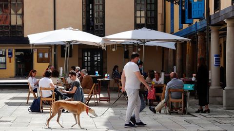  Aspecto que presentaba este jueves el mercado de El Font�n de Oviedo. 