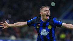 Kristjan Asllani celebra un gol con su club, el Inter de Miln