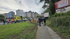 Rescate de una mujer en la avenida Nicasio P&eacute;rez, en Ferrol
