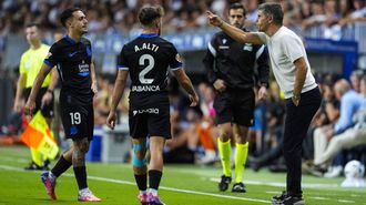 Antonio Hidalgo ordena a Luismi Cruz y Adri� Altimira durante el partido ante el M�laga en La Rosaleda.