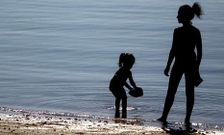 Durante el fin de semana, los arousanos pudieron darse su primer chapuz�n en la playa.