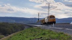 Pruebas de carga en uno de los viaductos del AVE