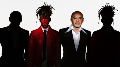Jaden Smith y Christian�Louboutin , en una fotograf�a promocional