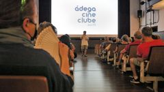 Una proyecci&oacute;n anterior del cine club &Aacute;dega