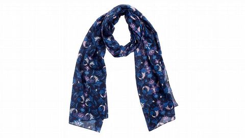 Fular de hombre Studio Classics con estampado floral en color azul. Precio: 16,95
