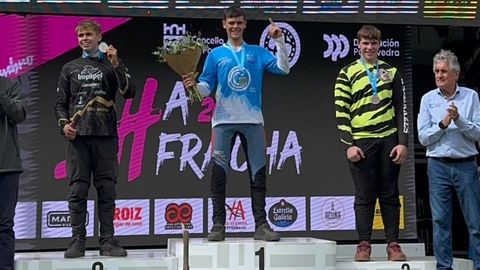 El podio de la divisin jnior en el Campeonato Gallego de descenso BTT.