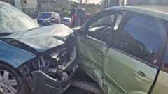 Accidente en Ribeira con dos vehículos implicados