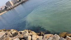 El vertido de aguas fecales en las inmediaciones de la playa de San Amaro