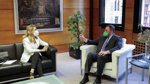El presidente del Principado de Asturias, Adri�n Barb�n y la presidenta del Partido Popular de Asturias, Teresa Mallada
