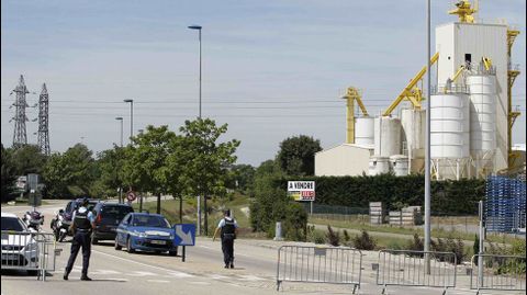 Segn los primeros testimonios, una o varias personas accedieron a la planta de gas a bordo de un vehculo. A continuacin, se produjo una explosin.