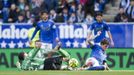 Nico Fonseca y Marc Roca disputan un bal�n durante el Real Oviedo-Real Betis