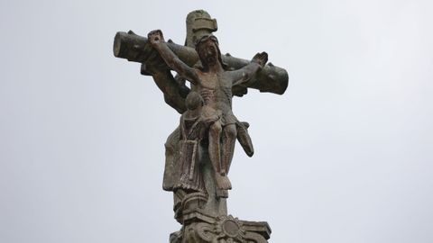 La restauraci�n ha permitido recuperar restos de policrom�a en algunos puntos del cruceiro