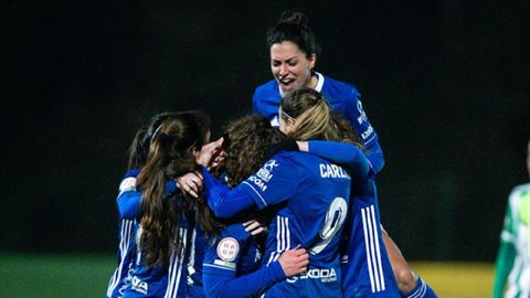 Las futbolistas del Real Oviedo Femenino celebran uno de los goles del partido