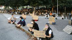 Sentada silenciosa de protesta de los alumnos de ciencias de la educacion por las medidas de presencialidad adoptadas por el decanato