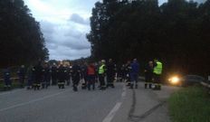 La marcha celebrada ayer por operarios de las tres empresas.