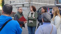 Miembros del grupo socialista, con vecinos de Verea Vella.