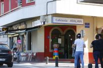 Mar�n tambi�n en el ojo de mira. Las sociedades de autores tambi�n se han fijado en Mar�n, donde como explic� un portavoz de la cafeter�a Atalaya, �te aburren a cartas� y al final, ante la presi�n que reciben y el consejo de un abogado, la mayor�a de los afectados acaba pagando, en su caso, hace un a�o. 