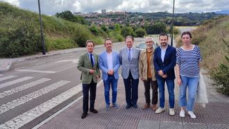 El alcalde de Oviedo, Alfredo Canteli, visita junto al consejero de Vivienda, Ovidio Zapico, los terrenos de La Florida en los que se construirán viviendas de alquiler asequible