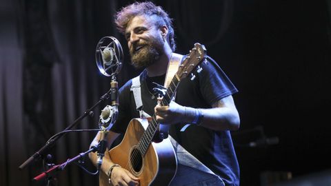 El m�sico compostelano Luis Ferc�n en una actuaci�n en el Monte do Gozo