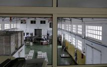 El edificio de la lonja de Curuxeiras ser� remodelado en los pr�ximos meses. 