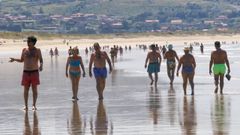 Las altas temperaturas empujan a los gallegos al agua